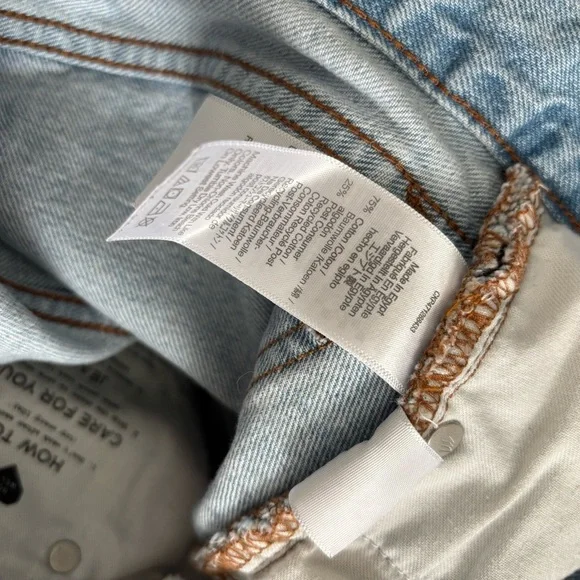 Madewell Women's Size 28 Blue Distressed The Mom Jean Short - Picture 3 of 5